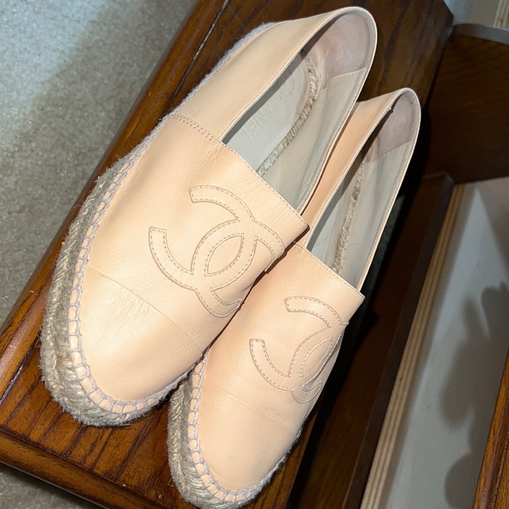 CHANEL ESPADRILLES 39 barely worn